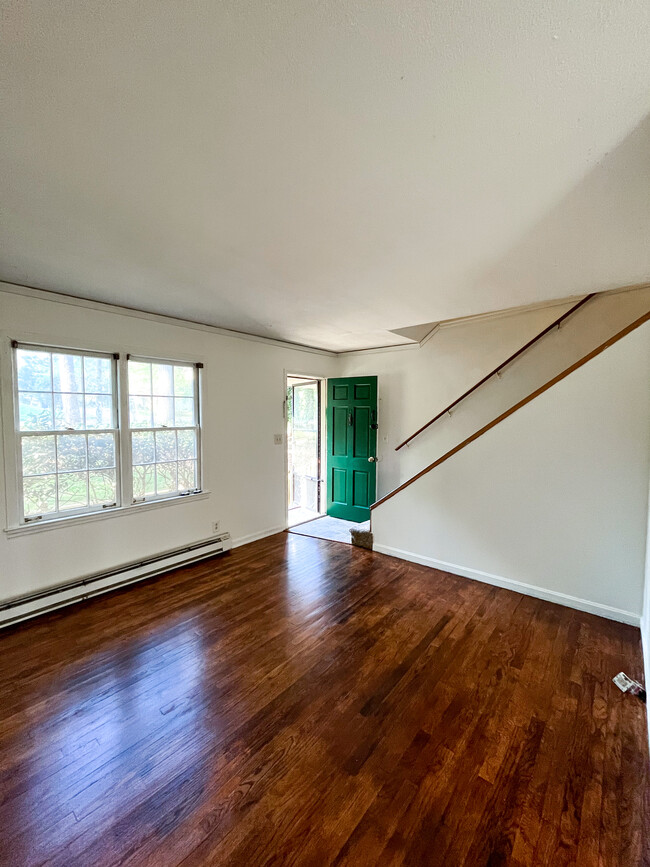 Living room facing the front door. - 5175 poplar springs rd