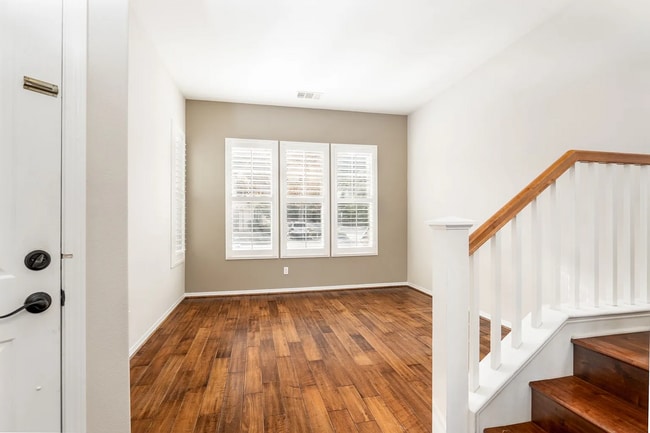 Building Photo - 25357 Avanti Ct