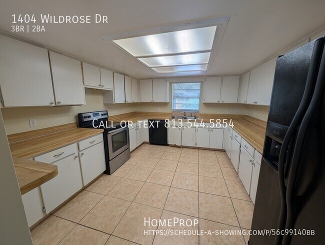 Building Photo - 1404 Wildrose Dr