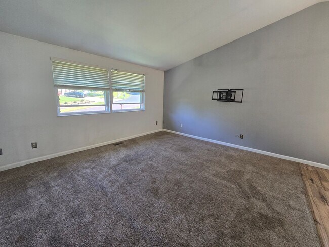 Building Photo - 104 Ridgeview Dr