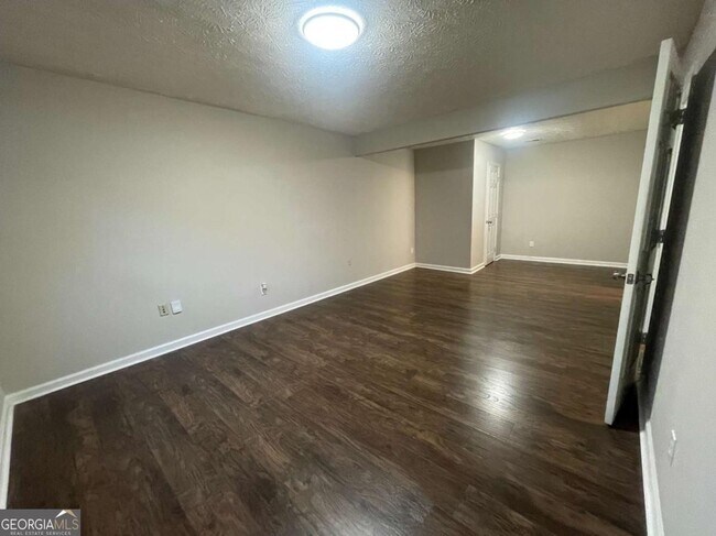 Building Photo - 3015 Cascade Manor Dr