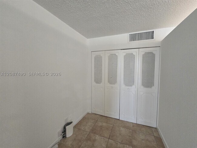 Building Photo - 16919 N Bay Rd