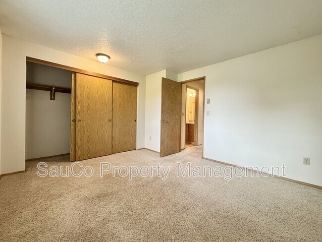 Building Photo - 2738 SE 62nd Ave