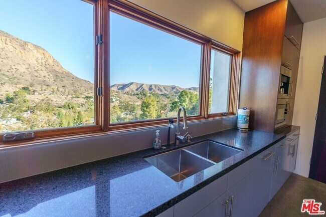 Building Photo - 29282 Circle Dr