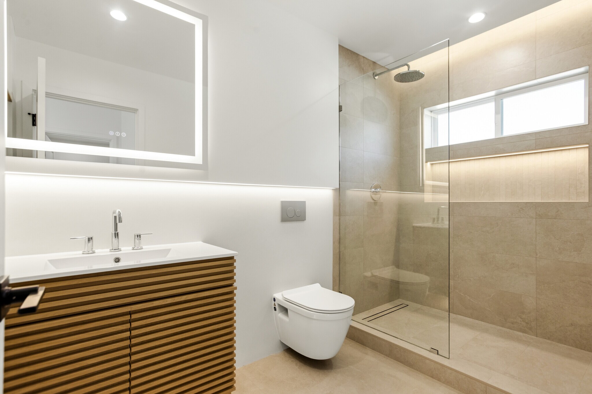 Building Photo - 7314 Fallbrook Ave