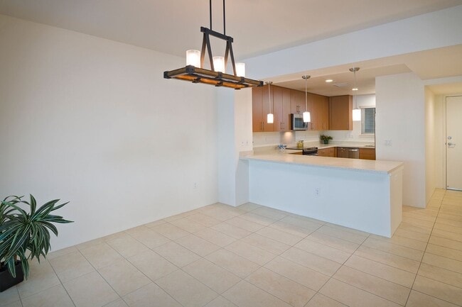 Building Photo - 2 bedroom 2 bath with 2 covered parking Kailua