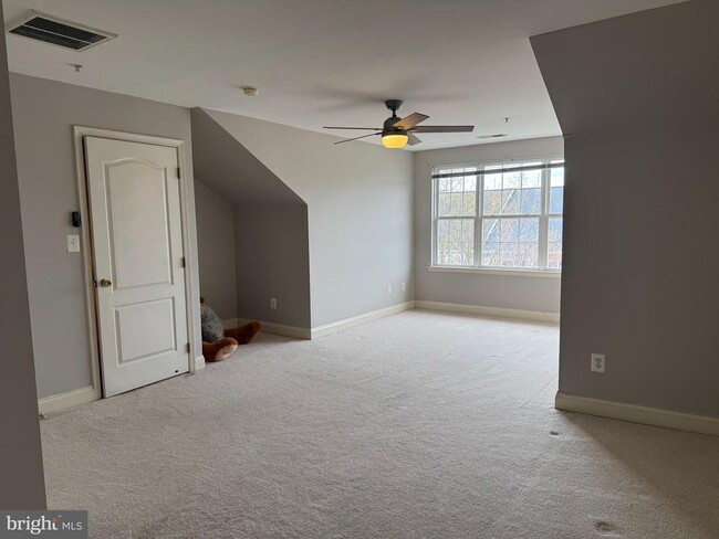 Building Photo - 2142 Capstone Cir