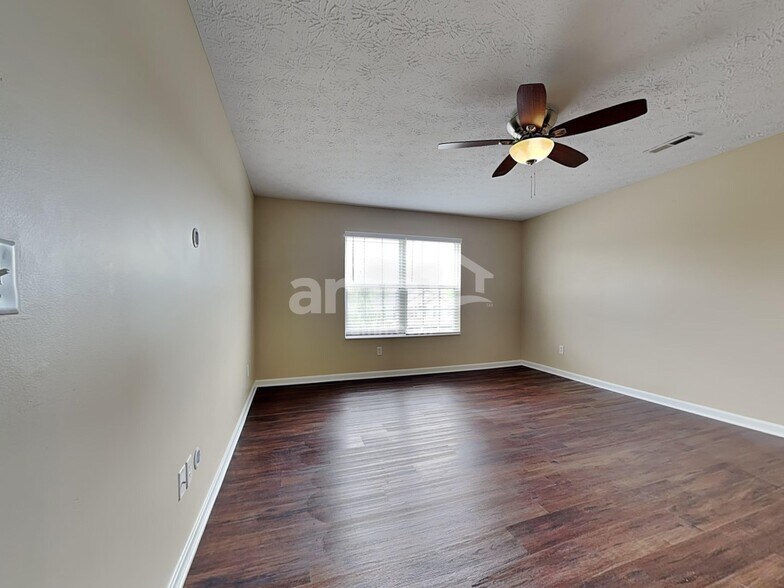 Building Photo - 80 Bluegrass Ln