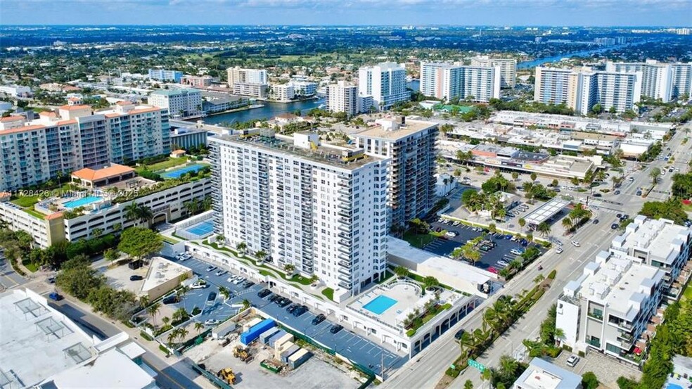 Building Photo - 3015 N Ocean Blvd