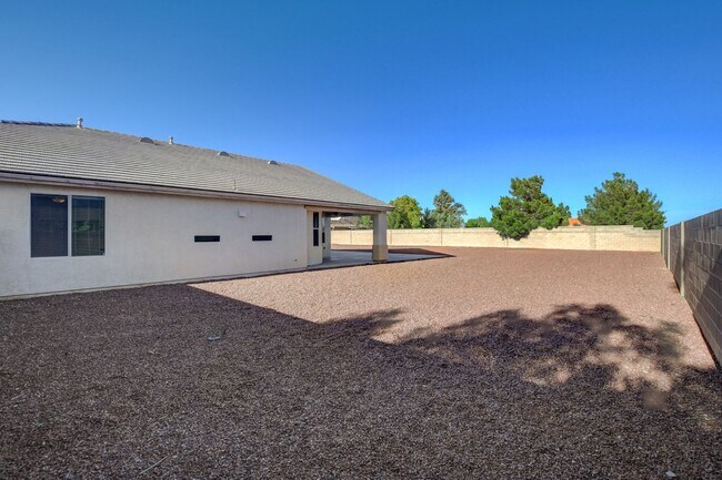 Building Photo - Single Family Home on 20k SQFT Lot in Gated Community
