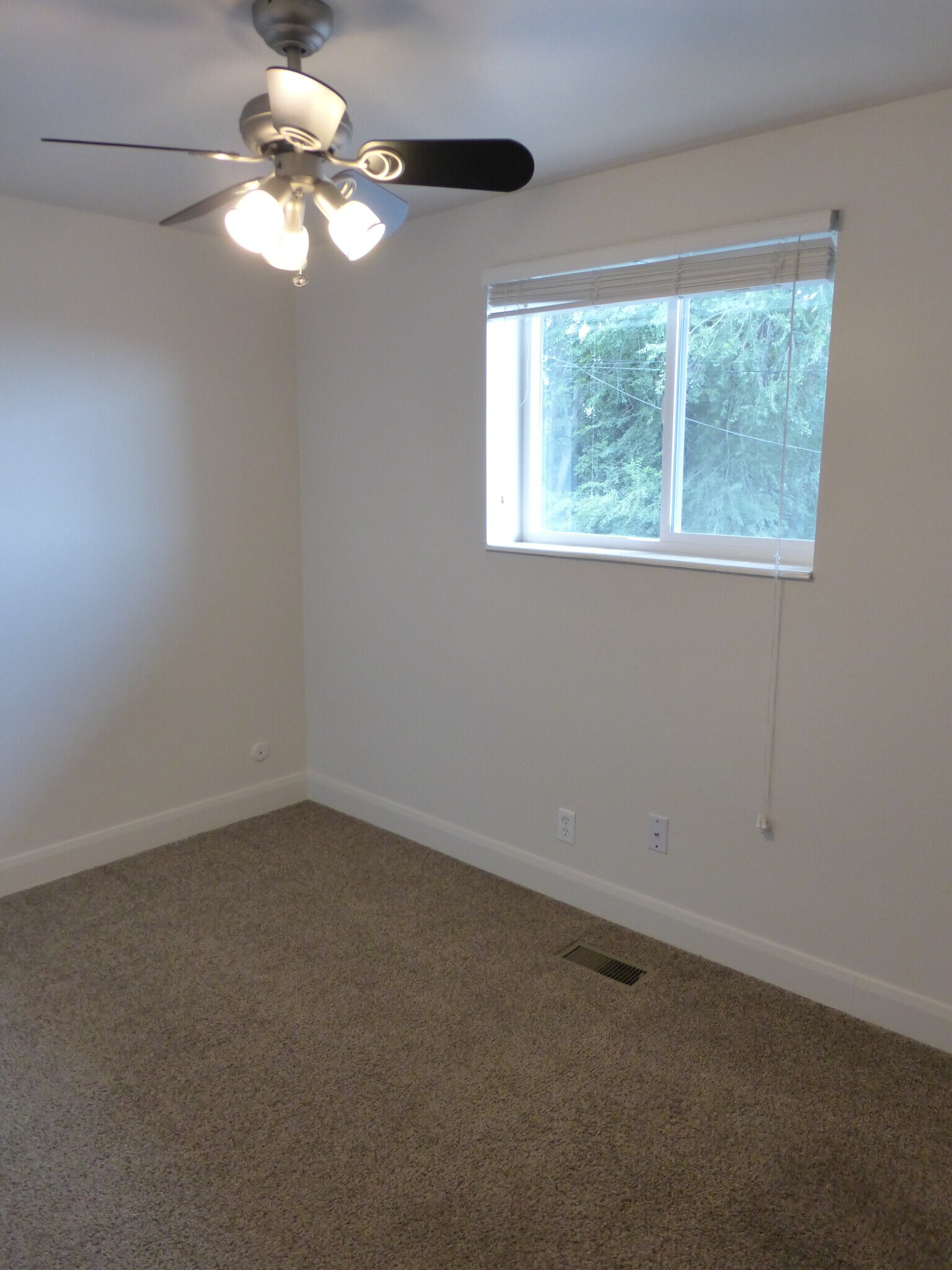 Building Photo - 475 Wall St