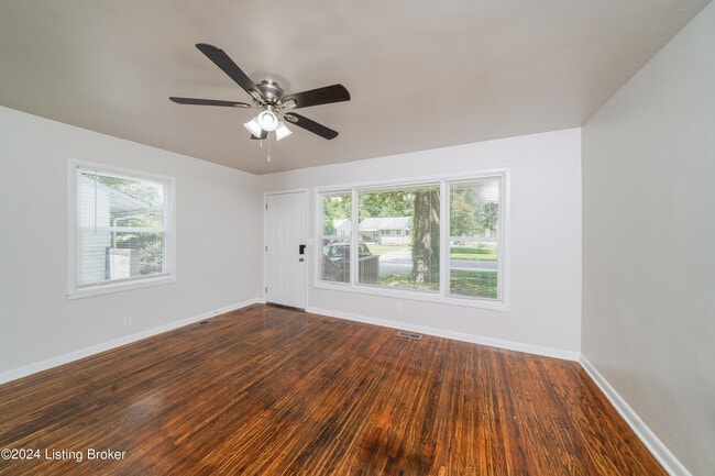 Building Photo - 323 S 43rd St