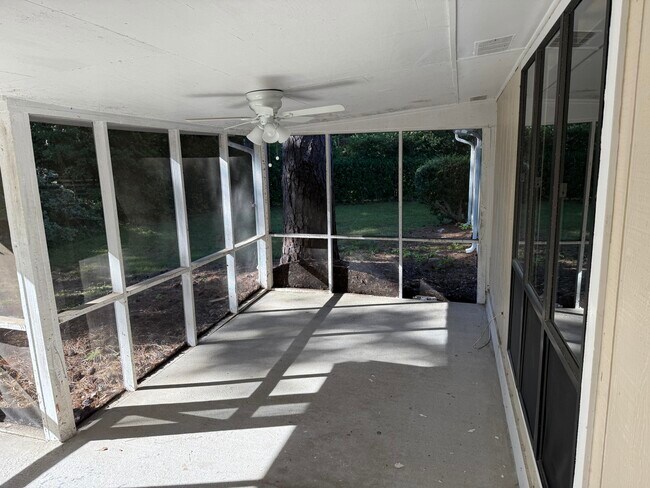 Building Photo - 3326 Quaker Springs Rd