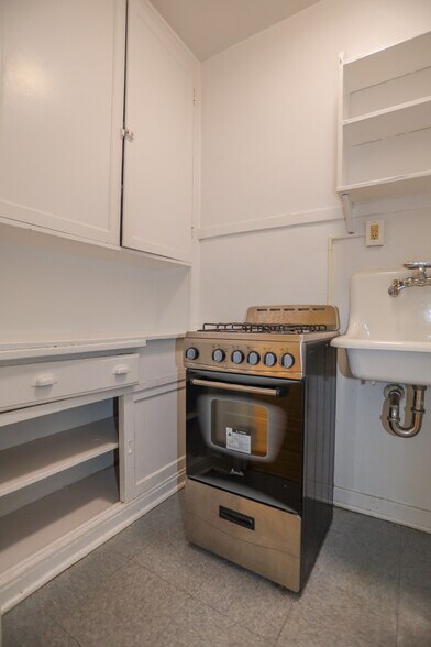 Building Photo - 5720 S Blackstone Ave