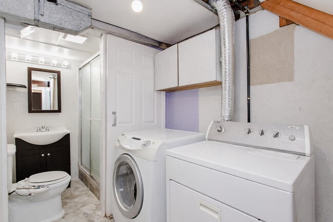 Building Photo - 612 Maple Ct