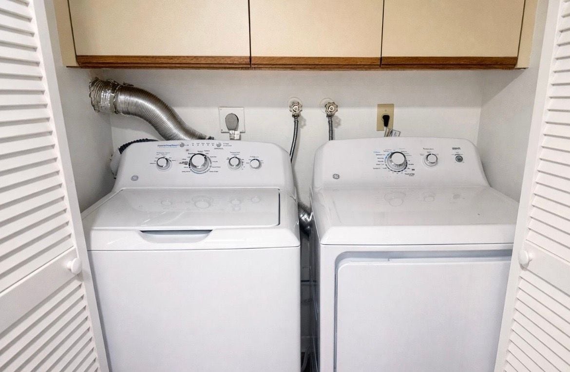 Building Photo - 3950 Cocoplum Cir