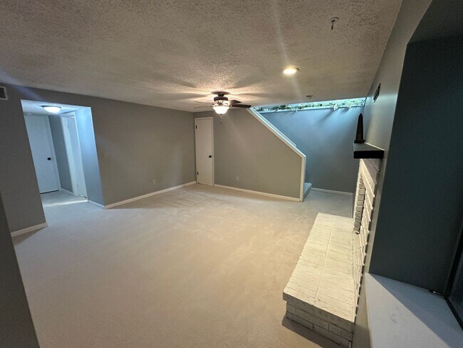 Building Photo - Beautiful 3 Bedroom Home ! Near Mcconnell ...