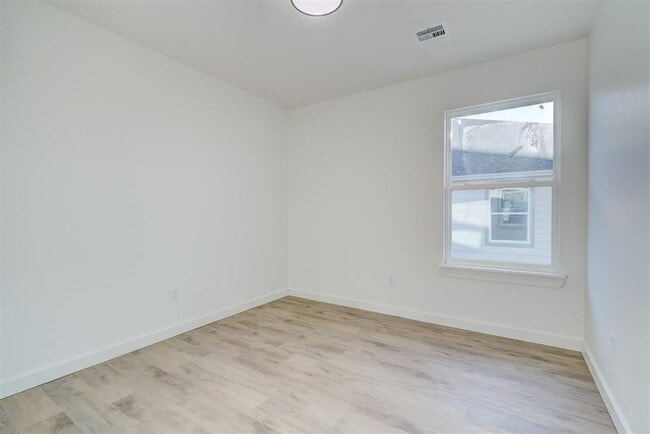 Building Photo - 224b NW 122nd St