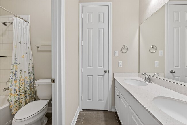 Building Photo - 4018 Martin Ridge Dr
