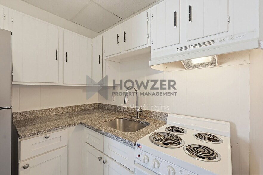 Building Photo - 116 Clark St