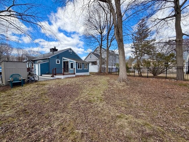 Building Photo - 176 Upland Ave