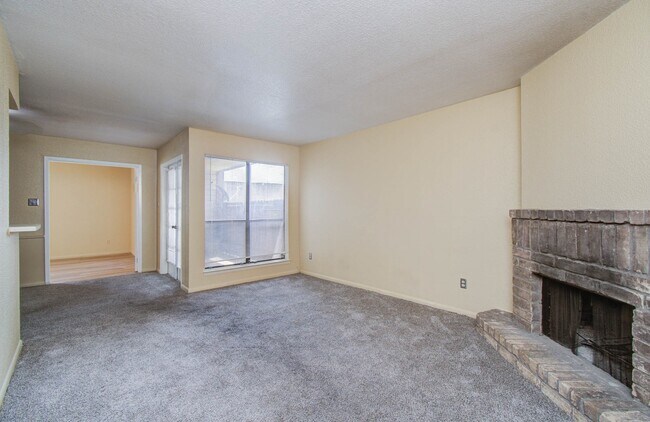 Building Photo - 9000 Bissonnet St