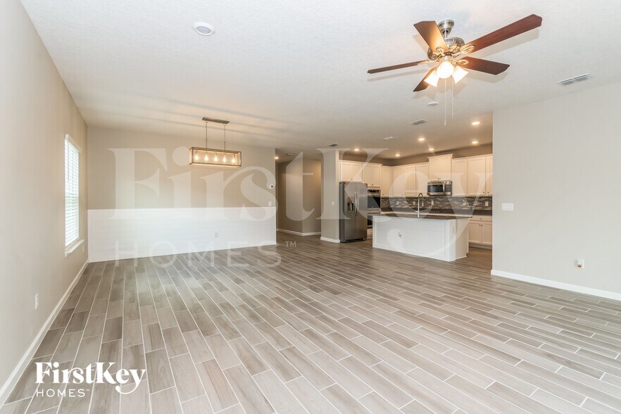 Building Photo - 10155 Pavnes Creek Dr