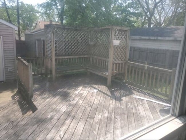 Building Photo - 2 bedroom home available in Loves Park