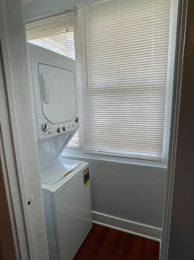 Building Photo - 1397 Brown St