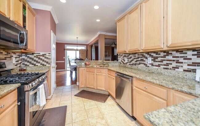 Building Photo - 22542 Maison Carree Square