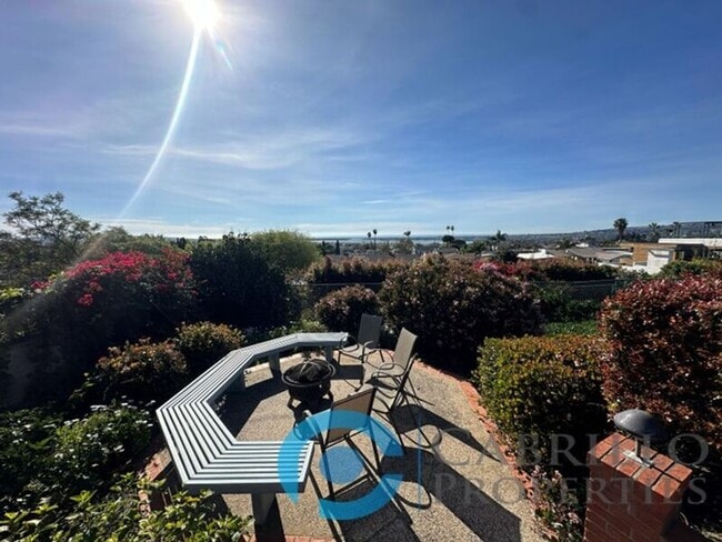 Building Photo - 2620 Deerpark Dr