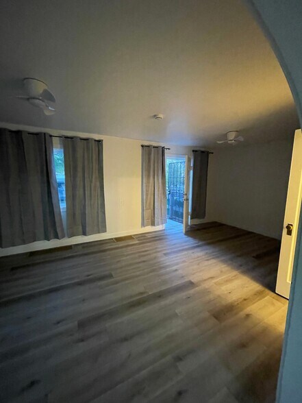 Building Photo - 210 Reno Ave