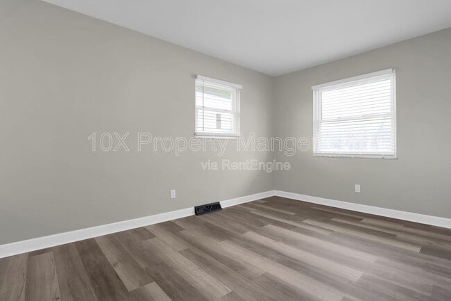 Building Photo - 711 S Chesterfield Rd