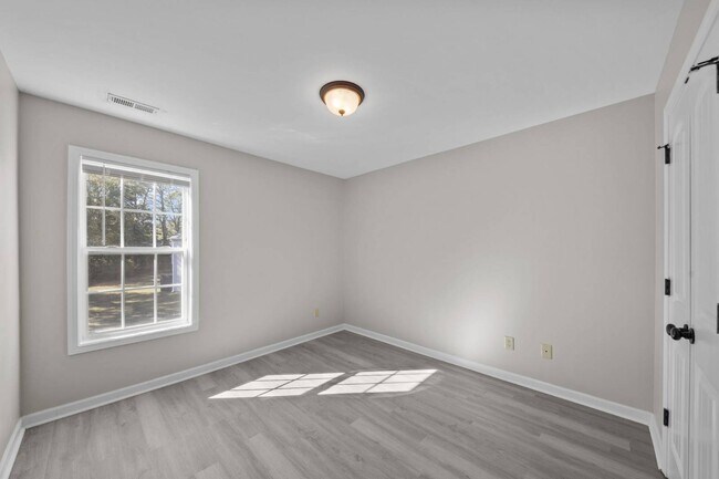 Building Photo - 122 Sherman Ct