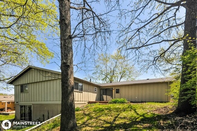 Building Photo - 4915 Sefton Dr