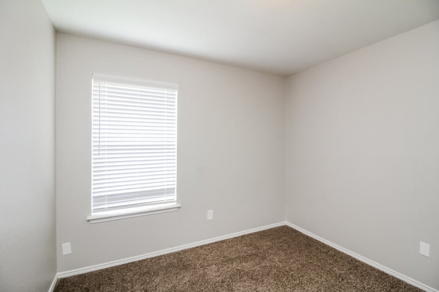 Building Photo - 900 Springfield Dr