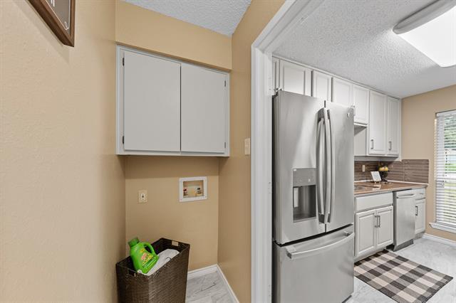 Building Photo - 721 Oakwood Ln
