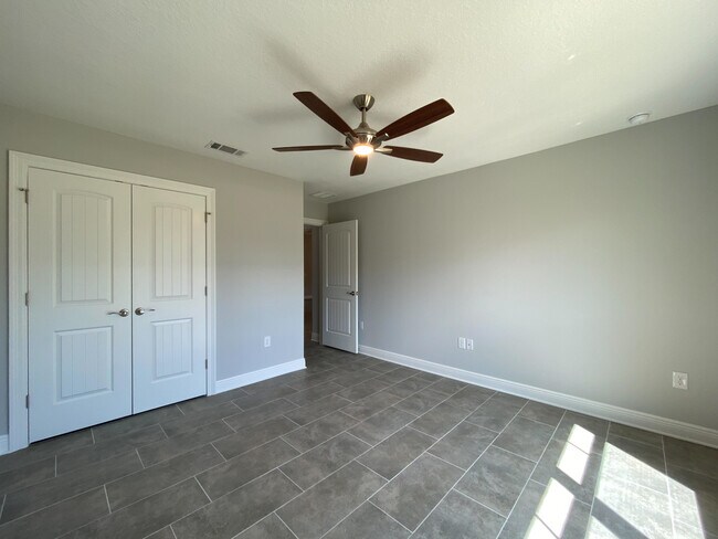 Building Photo - 2789 Riverside Landing Dr