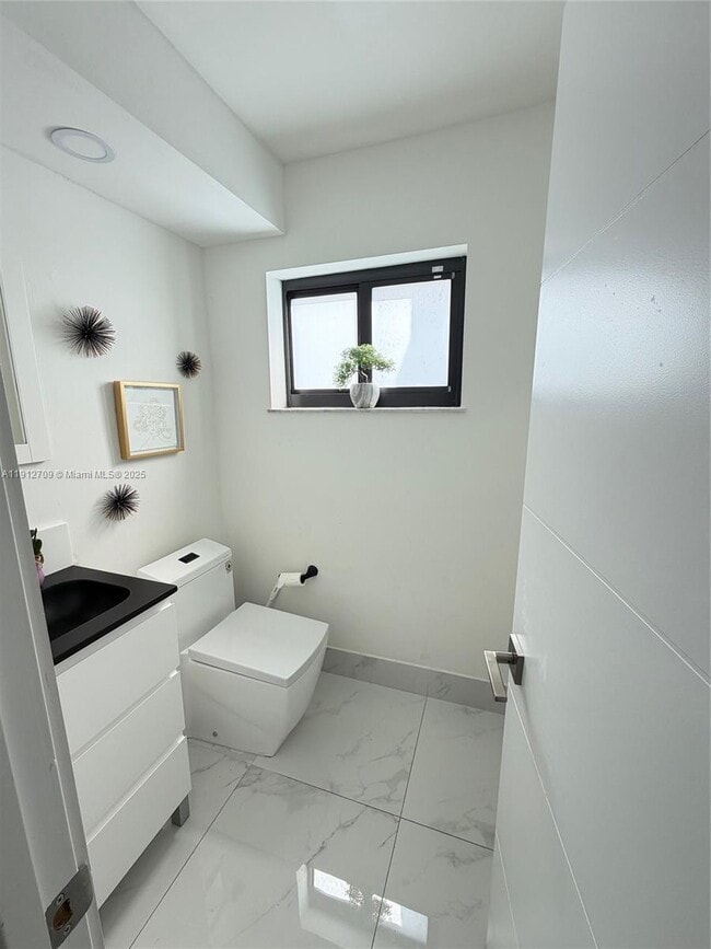 Building Photo - 1271 SW 124th Ct