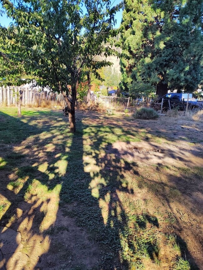 Building Photo - Cute 2 bedroom 1 bath home in Myrtle Creek...