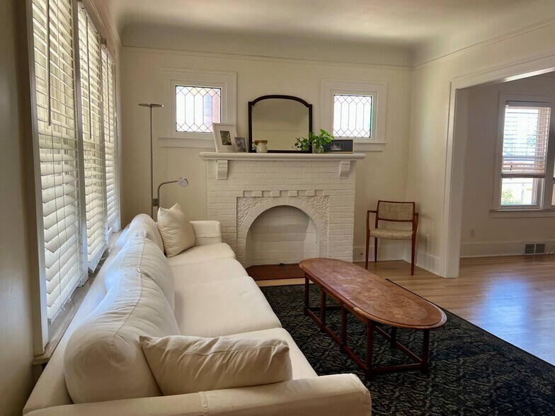 Primary Photo - 2050 Sharon St