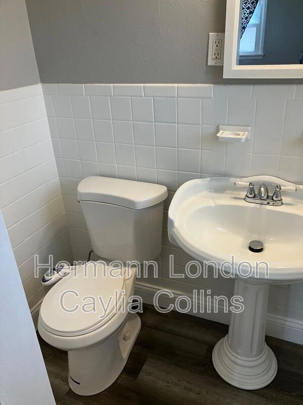 Building Photo - 225 Florisota Dr