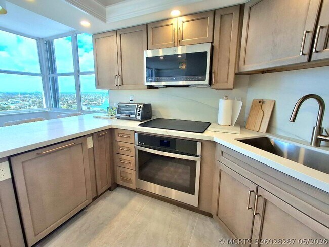 Building Photo - 1340 S Ocean Blvd