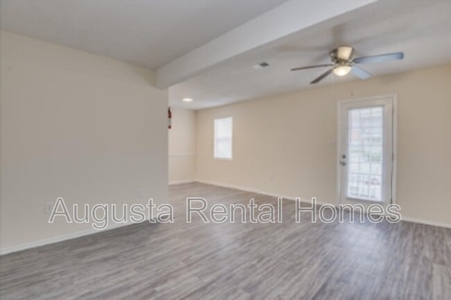 Building Photo - 2573 1/2 Tobacco Road - D