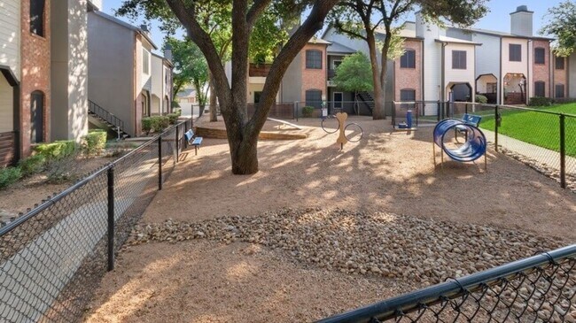 Building Photo - 18800 Lina St