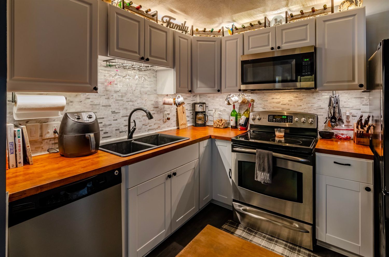 Building Photo - 5 Timberwood Dr