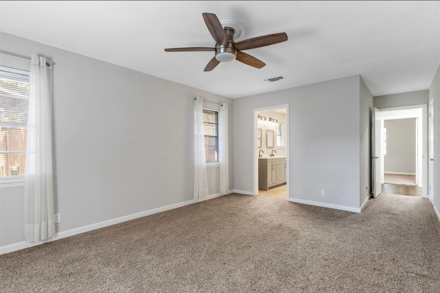 Building Photo - 1521 Oak Creek Dr