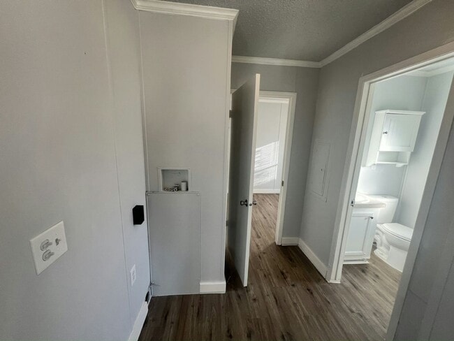 Building Photo - 2224 Chicago Cubs St