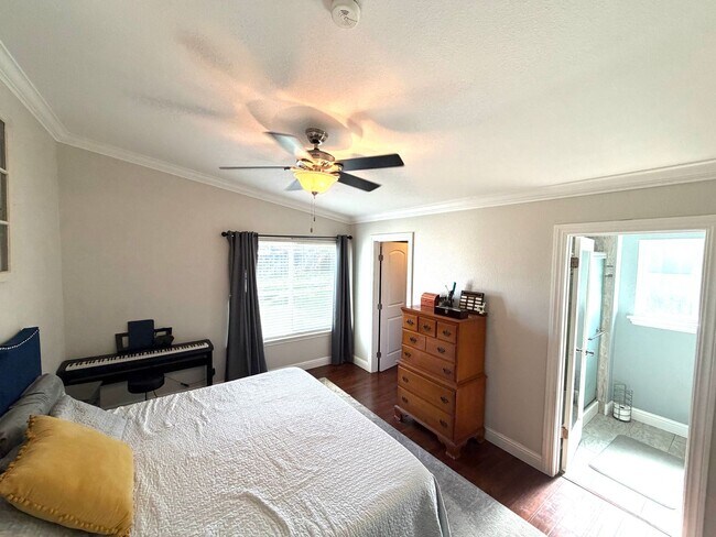Building Photo - 9756 Greensboro Cir