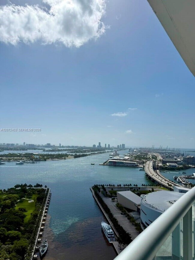 Building Photo - 888 Biscayne Blvd